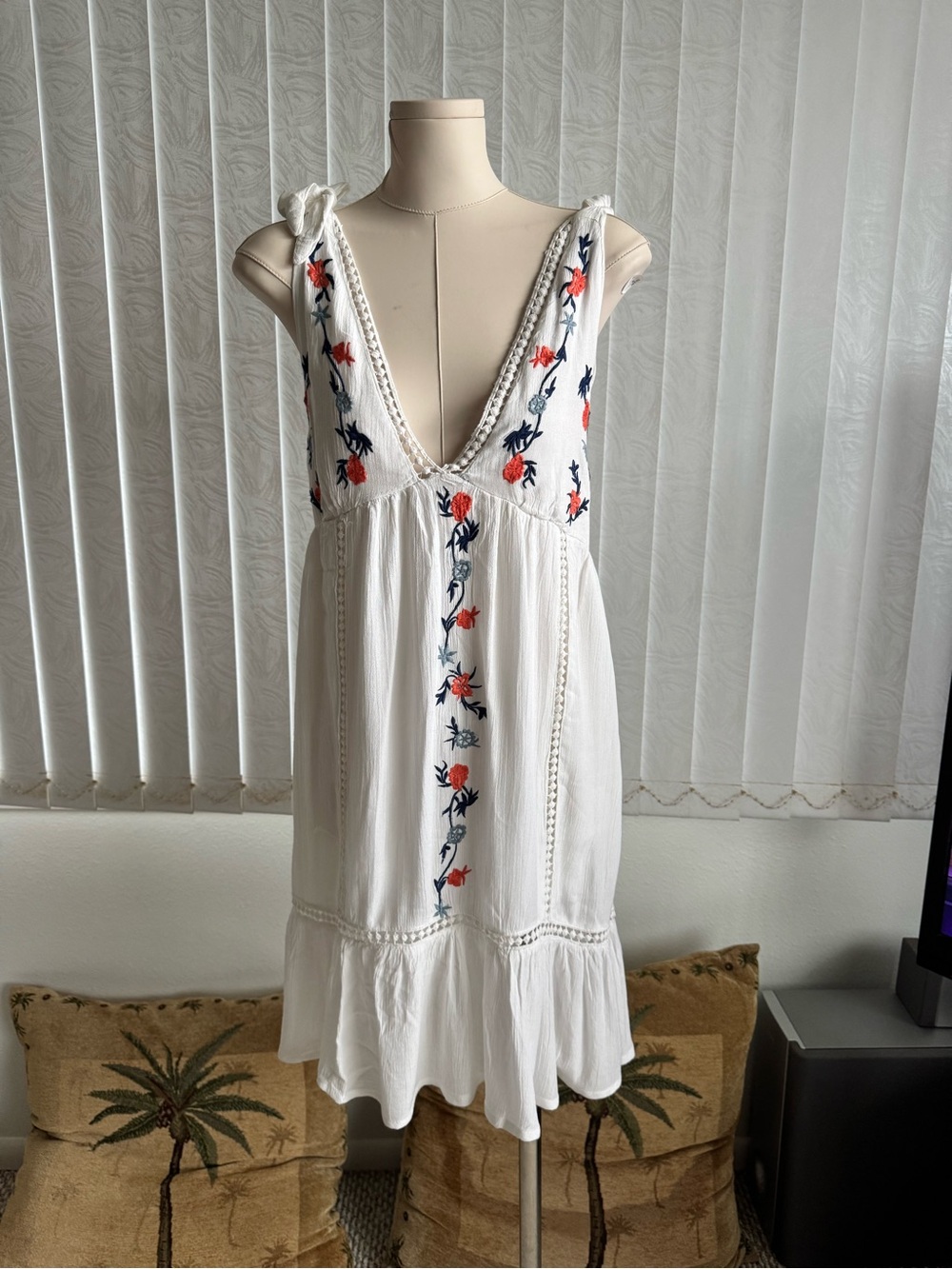 Jessica Simpson NWT White Embroidered Tie Shoulder Boho Dress XS